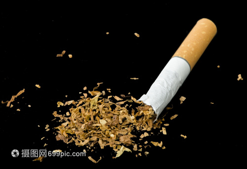破爛煙的孤立攝影棚拍