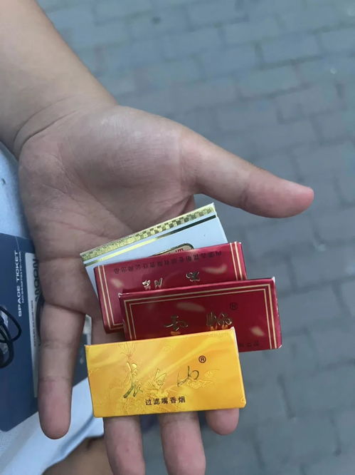 小學(xué)生沉迷煙卡和卡牌,父母氪金還要撿垃圾